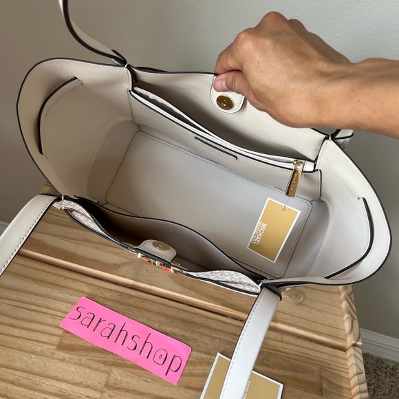 🌼Michael Kors Purse - Picture 10 of 14